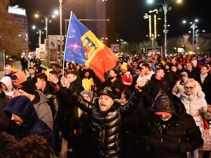 Furia și empatia: cine profită de pe urma protestelor de azi noapte