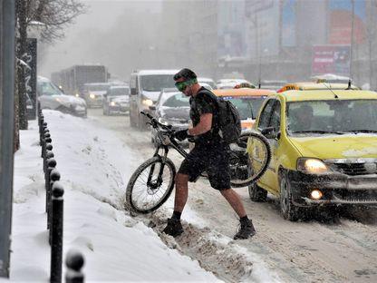 Cine este biciclistul din zăpadă: "Am fost cel mai gras din clasă, atât la școală, cât și la liceu"