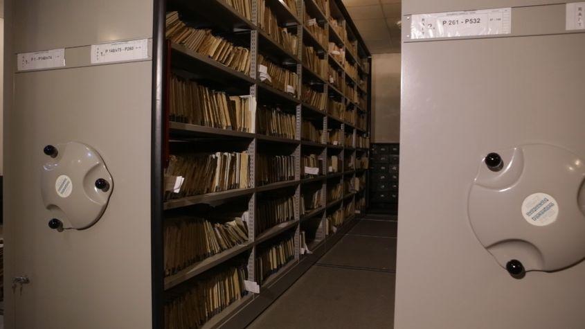Pentru a face o notă de constatare, identificarea documentelor din arhiva CNSAS presupune săptămâni sau uneori luni de zile de muncă. foto: Octavian Coman / PressOne