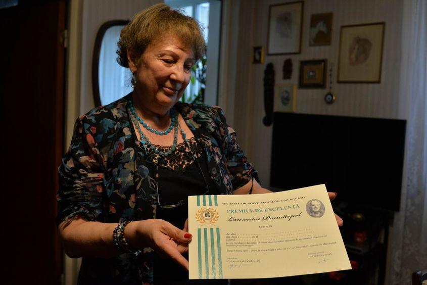 Premiul de Excelență este înmânat personal de Maria Panaitopol.