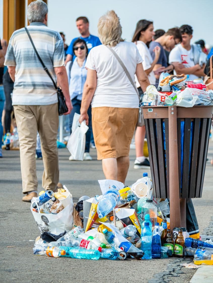 Recipientele din plastic, aluminiu și sticlă au început să fie returnate prin sistemul SGR © Cristi Croitoru | Dreamstime.com