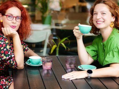 Cum spunem povești și copiilor care nu aud