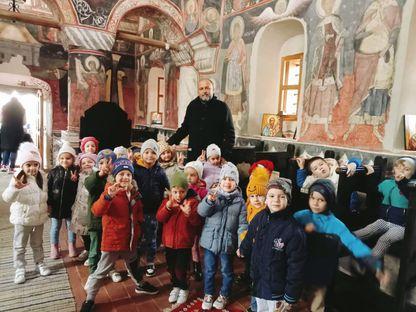 Un preot din Topoloveni a fost ales șeful filialei locale a PSD. Biserica Ortodoxă le interzice clericilor să facă politică