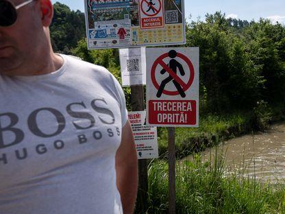 Intrarea în rezervația naturală Muntele de Sare este oprită, iar o parte din locuitori au fost evacuați fiind apropiați de epicentrul posibilului colaps al tavanului Salinei Praid. Foto: Raul Ștef