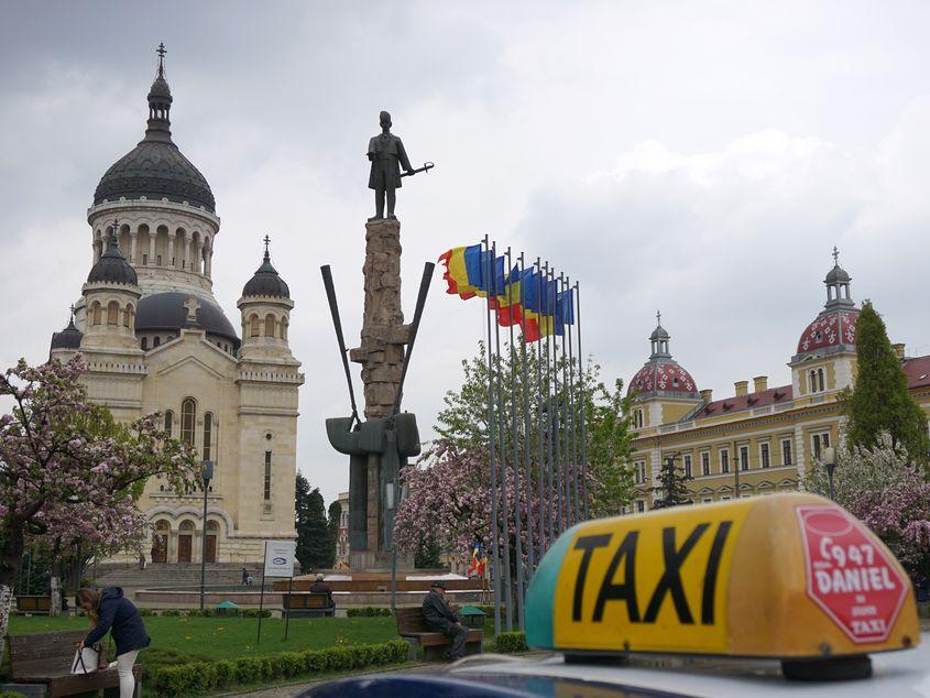 Standul de taxiuri din apropierea Catedralei ortodoxe din Cluj.
Fotografii: Raul Ștef