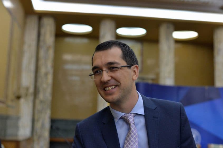 Vlad Voiculescu are 33 de ani, este economist şi a renunţat la postul său dintr-o bancă vieneză pentru a lucra în guvernul Cioloş. Foto: Lucian Muntean