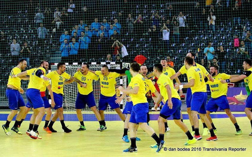 Hora bucuriei, după victoria cu Polonia. România e lider în grupă, după două meciuri. Foto: Dan Bodea
