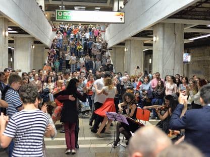 Atenție, se deschid muzicile!