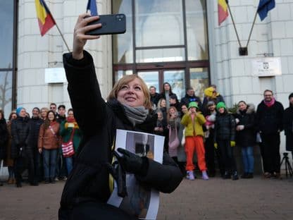 De ce protestează, totuși, Emilia Șercan?