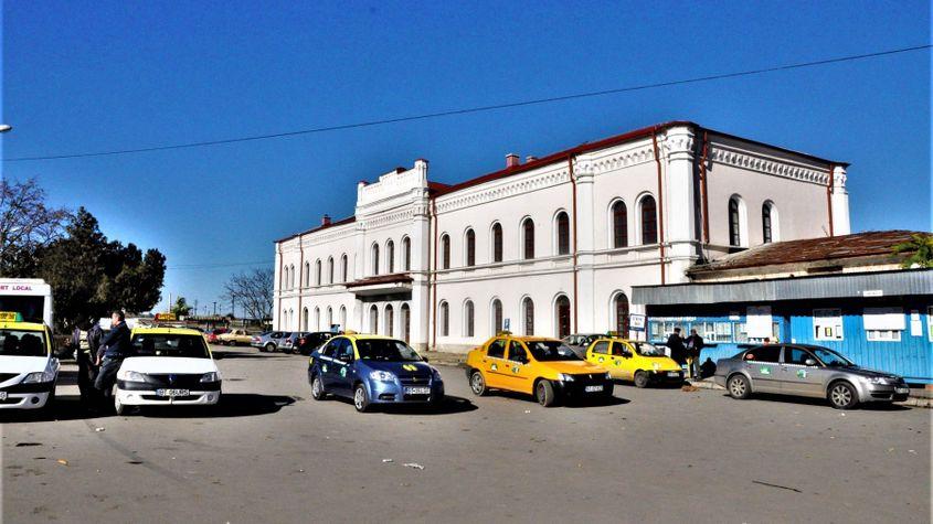 Gara Botoșani, unde a copilărit George Călinescu, interzisă unui boem din anii comunismului