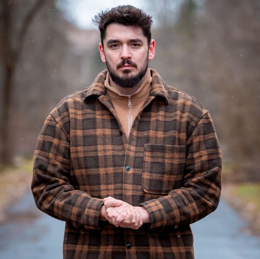 Mesajul lui Dragoș pentru tinerii în căutare de modele? Să nu se ghidezi după un șablon, să descopere ei care sunt „superputerilor” lor. Foto: arhivă personală
