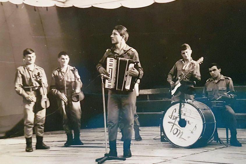 Maestrul a avut armată ușoară, a tras cu acordeonul