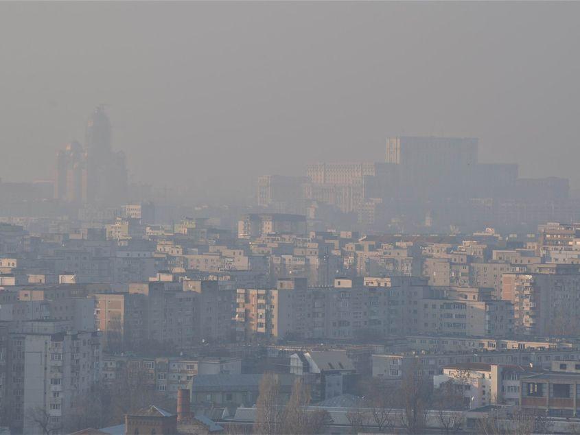 Poluarea aerului din București este resimțită mult mai puternic în perioada iernii, când noxele emanate de oraș rămân concentrate la nivelul solului. Fotografiile din articol: Lucian Muntean