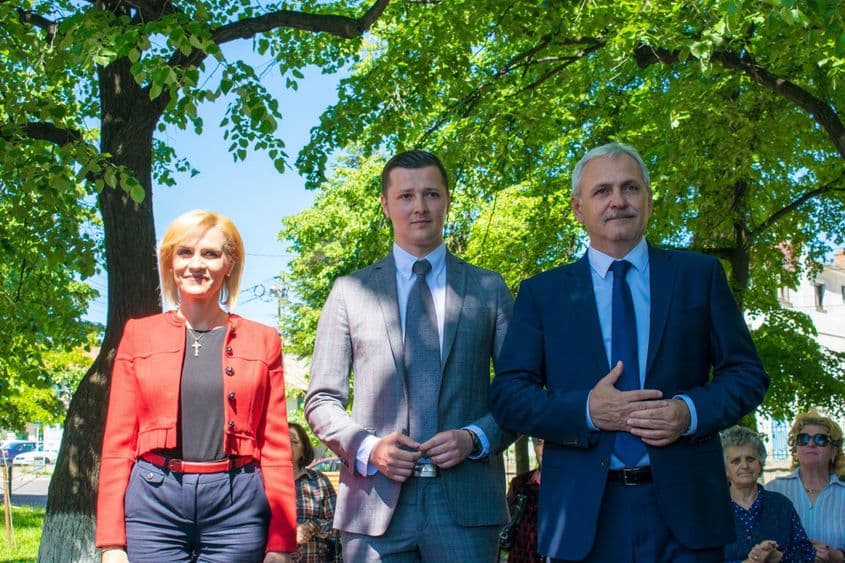 MAI 2017. Paul Cotîrleț, flancat de Gabriela Firea și de Liviu Dragnea, la un eveniment electoral din campania pentru Primăria Moinești. Foto: Facebook