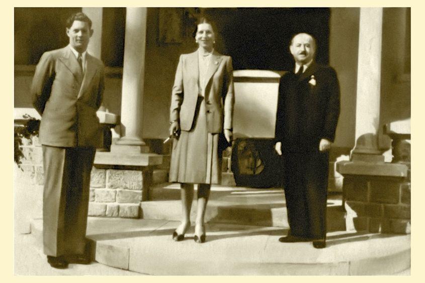 Regele Mihai, regina-mamă Elena și oftalmologul Nicolae Blatt, la Palatul Foișor din Sinaia.