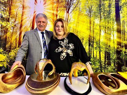 Exclusiv. Securiștii din spatele mișcării suveraniste încearcă să facă bani cu titluri de stat vechi de 100 de ani și aplicații de dating. Reacția Dianei Șoșoacă: „Sunt în rugăciune la Sfântul Andrei”