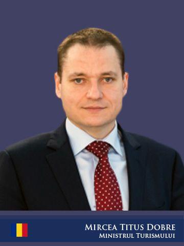 Ştiaţi că el e ministrul Turismului?