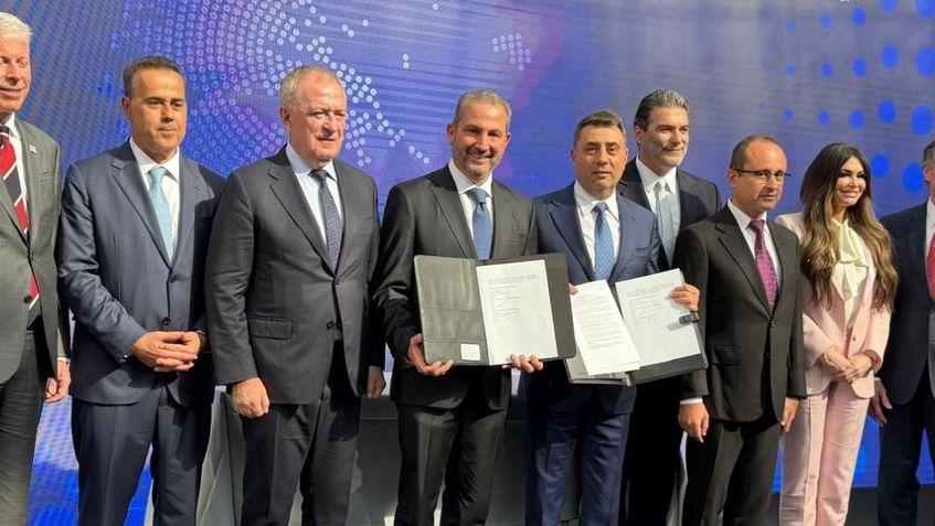 Grecia și România semnează în 7 noiembrie 2025 un Memorandum de înțelegere vizând Coridorul Vertical de Gaze și transportul de gaze naturale lichefiate (GNL) provenite din SUA. Sursa foto: e-infra.ro