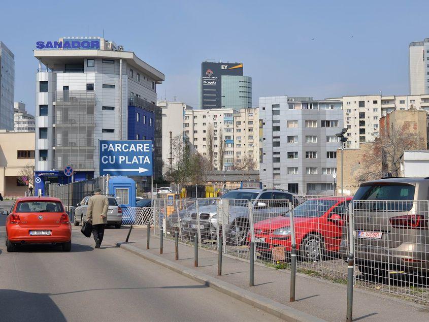 Parcarea de pe strada Buzești, în zona centrală a Bucureștiului. Foto: Lucian Muntean
