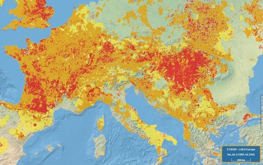Umezeala în sol în Europa, pe 12 august 2026. Două treimi din România sunt scutite de seceta dramatică din restul continentului, marcată cu roșu și portocaliu pe hartă. Sursa: <a target="_blank" rel="noreferrer noopener" href="https://drought.emergency.copernicus.eu/tumbo/edo/map/?id=1111" target="_blank">European Drought Observatory</a>