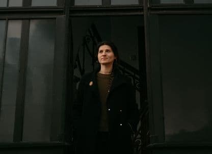 Maria Zavate reabilitează un bloc vechi de 100 de ani: „Accept că-n timpul vieții mele nu voi trăi în țara pe care mi-o doresc, dar asta nu mă împiedică să mă implic”