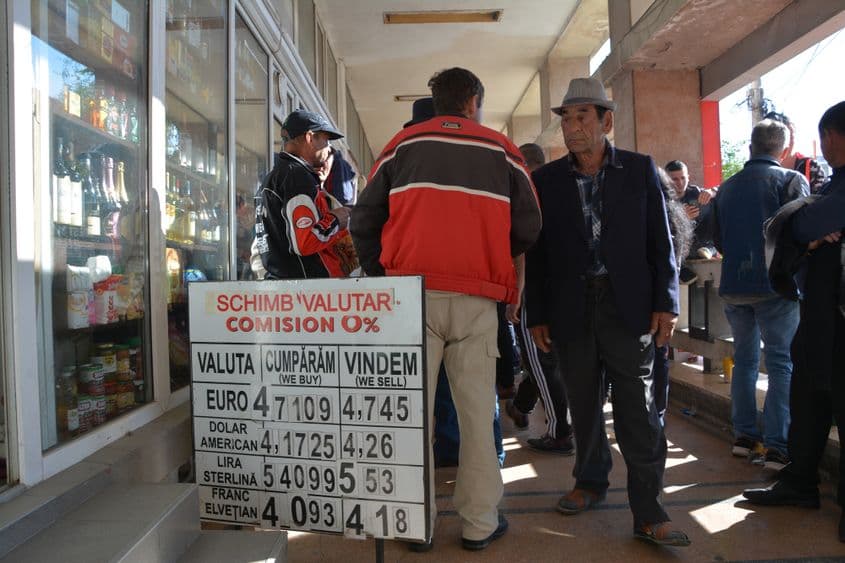 Opoziția n-a trebuit să facă nimic pentru a-și plasa un panou anti-PSD chiar în mijlocul pesediștilor însetați