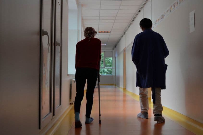 Ana Maria își dorește să se întoarcă la școală. Deși are 14 ani, ea a finalizat doar 2 clase.