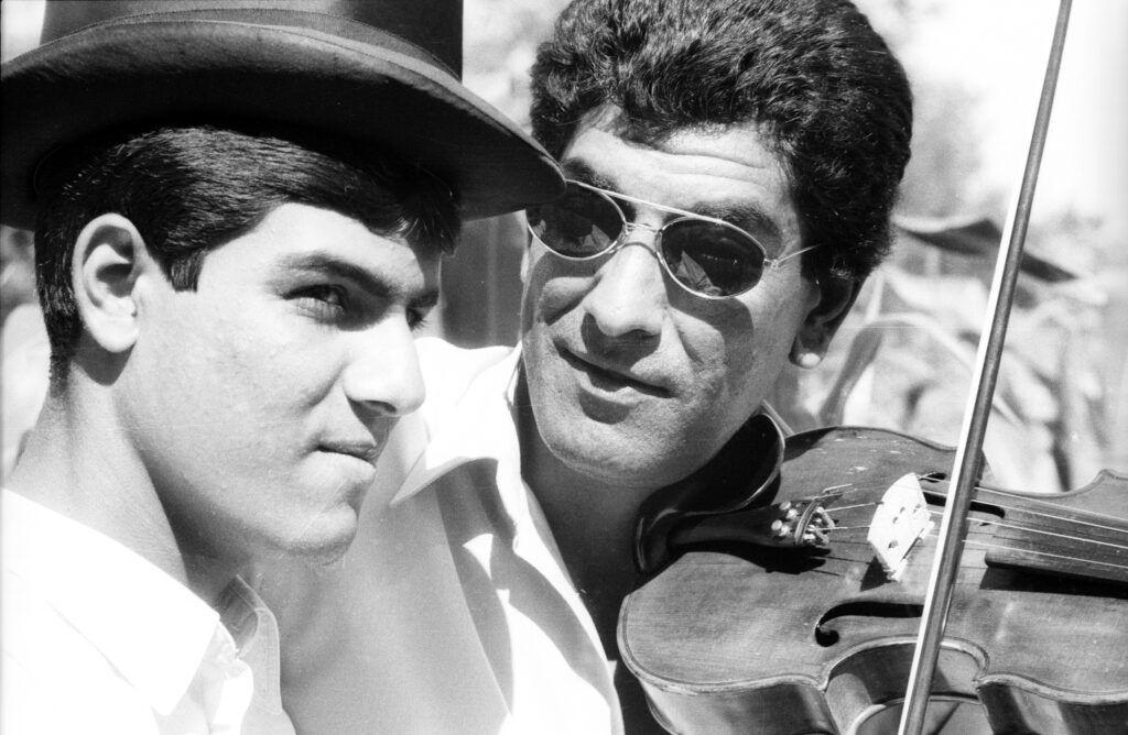 Caliu și Robert II. Clejani, iunie 2001, de Iulian Ignat