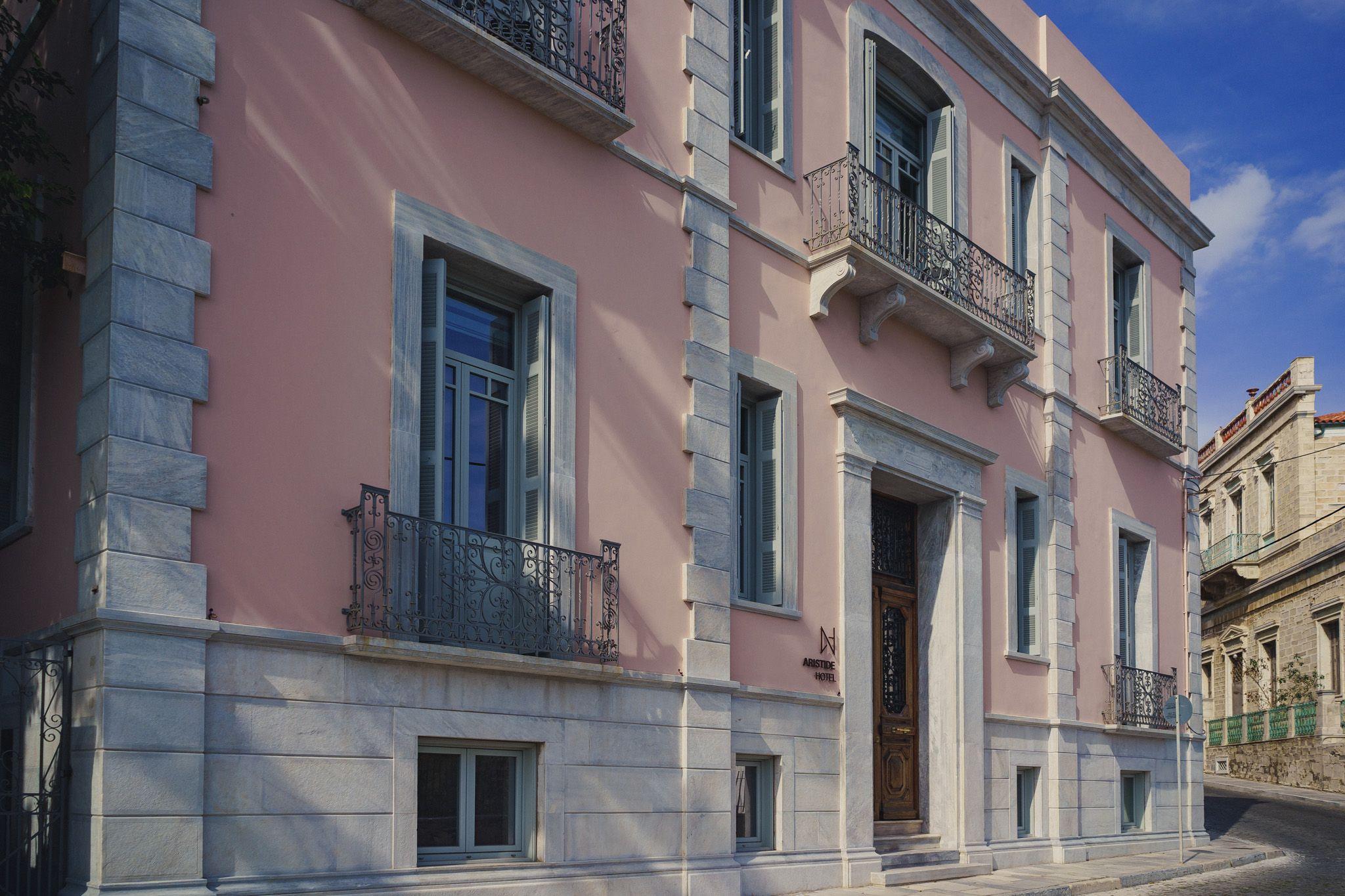 Hotel Aristide, pe exterior