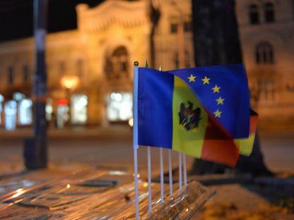 Moldova își alege drumul: „Ai noștri” și „ai voștri”. Cum se vede Europa de la 25 de km de România, înaintea alegerilor parlamentare