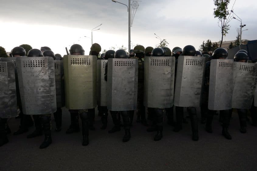 Poliția în timpul protestului de după alegerile prezidențiale din Belarus, împotriva dictatorului Lukașenko, Minsk, Belarus, 30 august 2020. Foto © Pavel Stasevich | Dreamstime.com