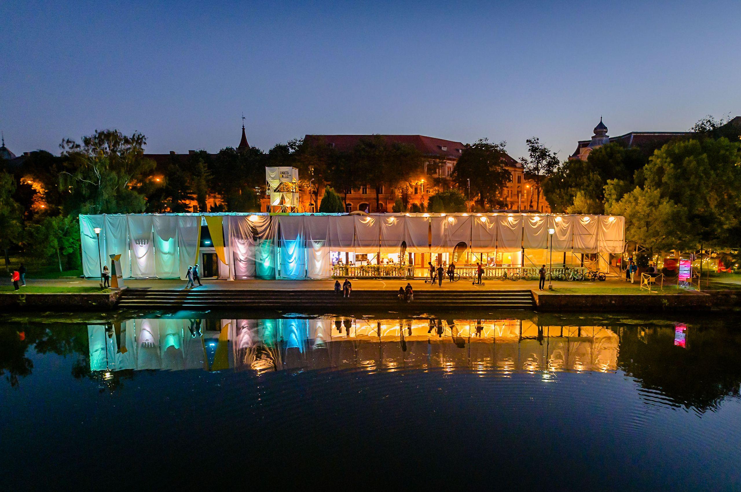 The Lighthouse (restaurantul FLORA din Timișoara, renăscut) nu este doar un spațiu fizic, ci un spațiu concept. Aici sunt organizate dezbateri și conferințe menite să aducă noi perspective asupra mediului urban și să promoveze o dezvoltare sănătoasă a culturii nocturne.