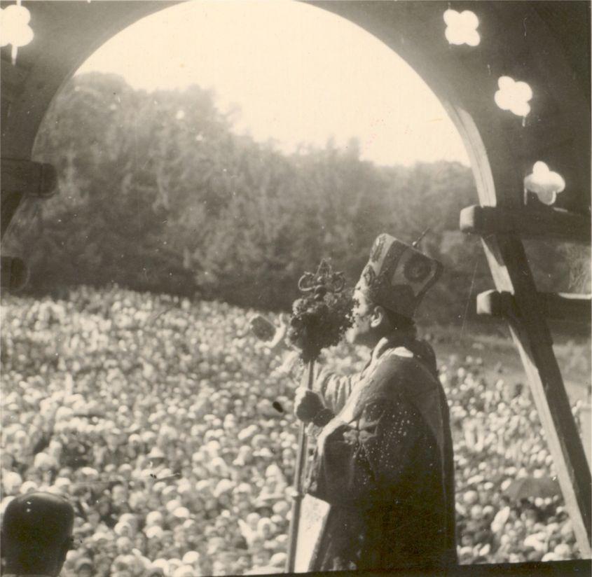 Episcopul Iuliu Hossu, în 1942. Sursa foto: thelightcone.com