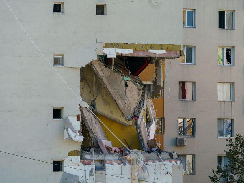 Urmările exploziei cauzate de o acumulare de gaze într-un bloc de locuințe din cartierul Rahova, București, 17 octombrie 2025. Inquam Photos / Tudor Pană