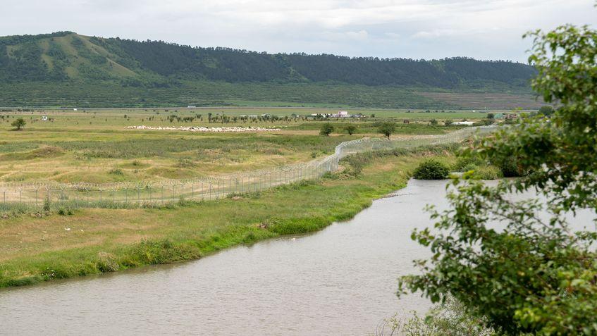 Viitorul Centru de Date Quantum AI este localizat la circa 50 de metri de albia râului Arieș. Foto: Raul Ștef (c) PressOne