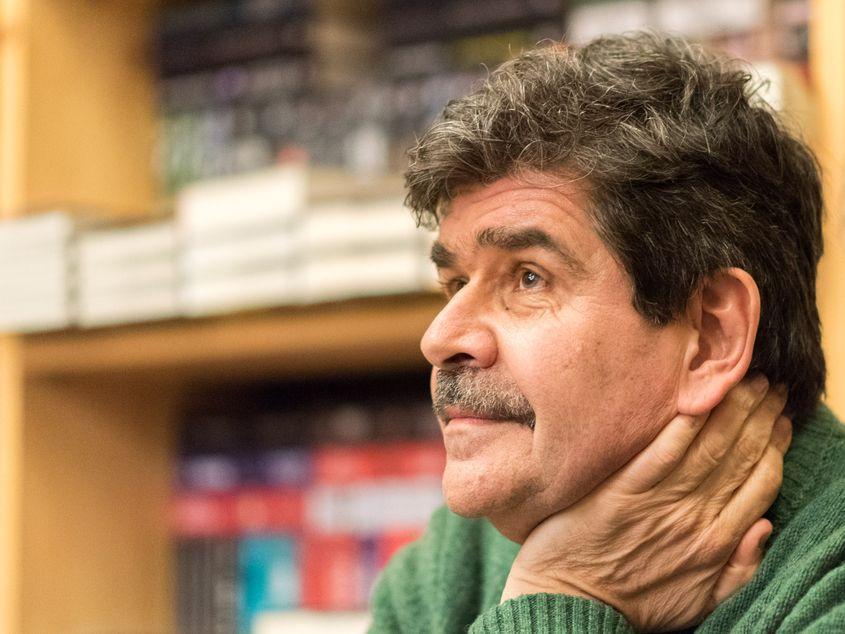 Radu Paraschivescu are 57 de ani, este prozator, traducător şi om de presă. Fotografii: Raul Ştef