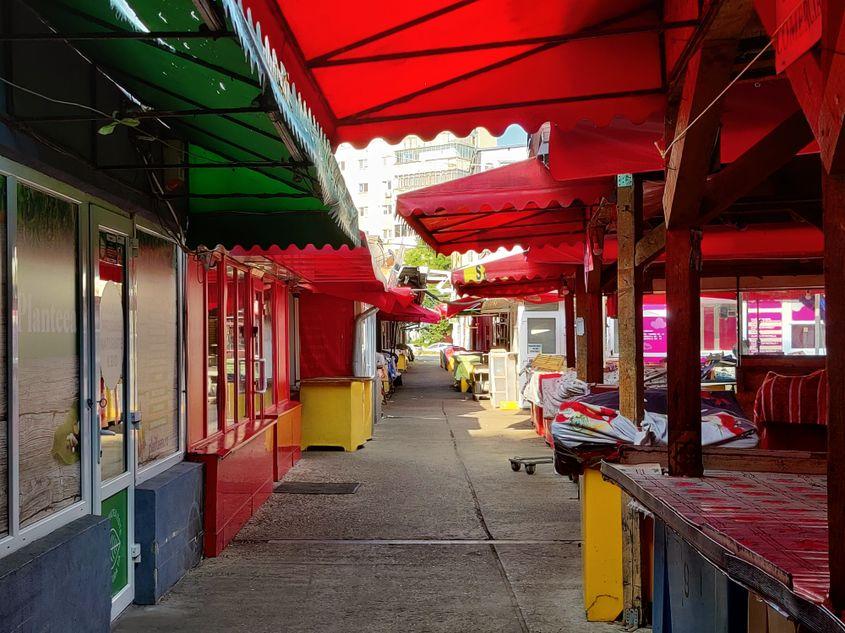 Doar taraba Iulianei mai avea activitate în Piața Gorjului, când ora se apropie de 19. FOTO: Călin Căciuleanu