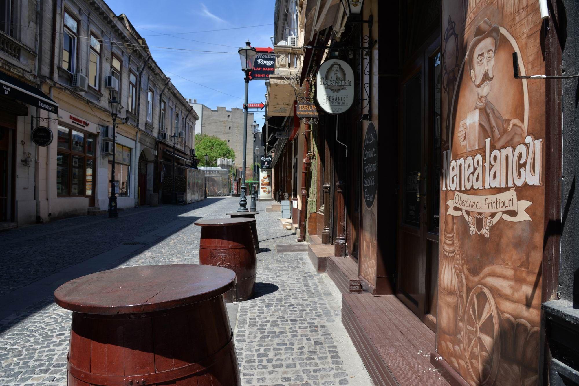 Centrul Vechi, lipsit de turiști și clienți, arăta ca într-un film postapocaliptic. 13 mai 2020. Foto: Lucian Muntean