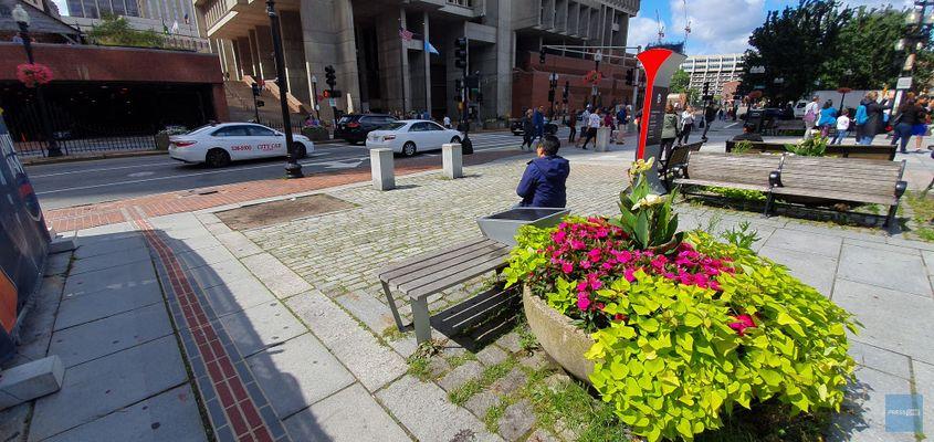 Băncile smart cu încărcare solară și conexiune USB sunt drăguțe și utile, dar nu suficiente pentru un oraș inteligent