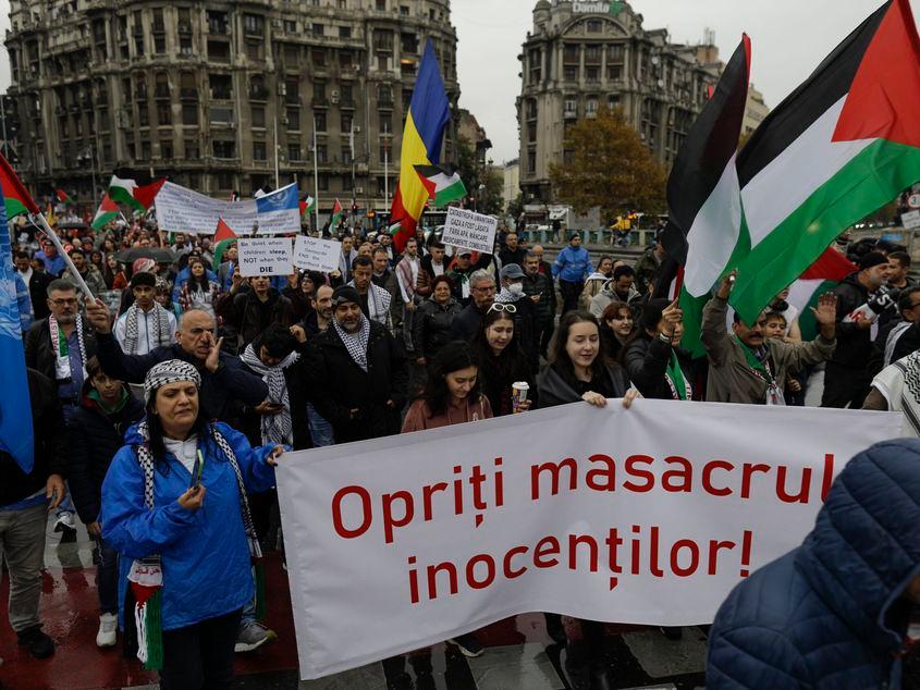 Miting de solidaritate cu poporul palestinian organizat în Piaţa Universităţii din București, 4 noiembrie 2023. Foto: Inquam Photos / Octav Ganea