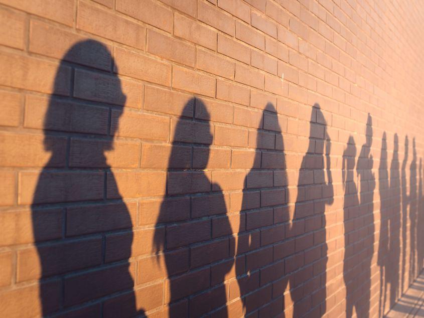 PressOne atrage atenția că mii de tineri care părăsesc sistemul de plasament din România nu știu să-și gestioneze banii. Foto:© Sergey Krotov | Dreamstime.com