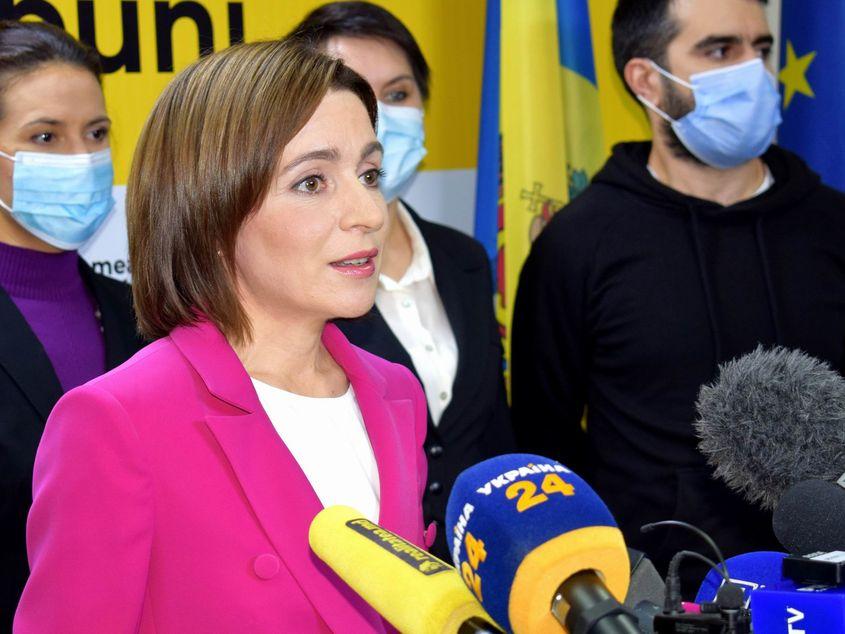 Candidatul Partidului Actiune si Solidaritate (PAS) la functia de presedinte al Republicii Moldova, Maia Sandu, face declaratii de presa dupa inchiderea urnelor de vot. Foto CRISTIAN LUPASCU / AGERPRES FOTO