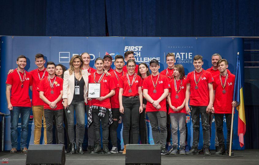 Echipa Esentza Robotics de la Colegiul „Petru Rareş”.