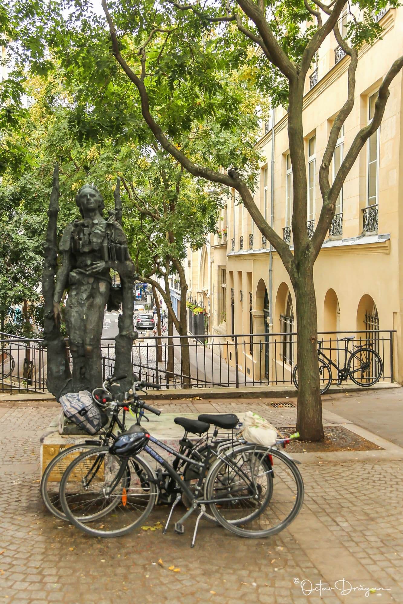 Statuia lui Eminescu din Paris. FOTO Octav Drăgan