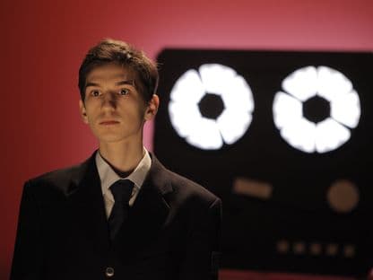 Tipografic Majuscul: Aceeași țară, alte lumi