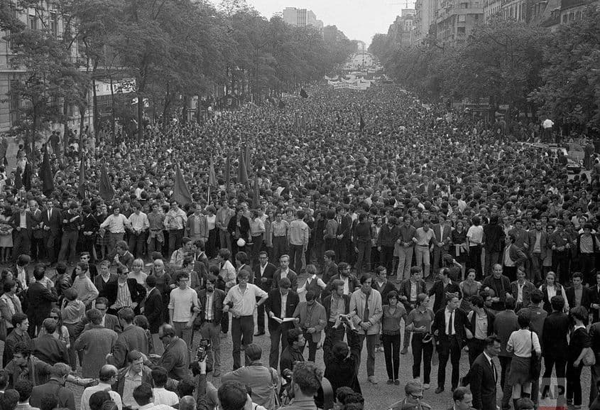 Proteste studențești din mai 1968, la Paris Sursa: Associated Press