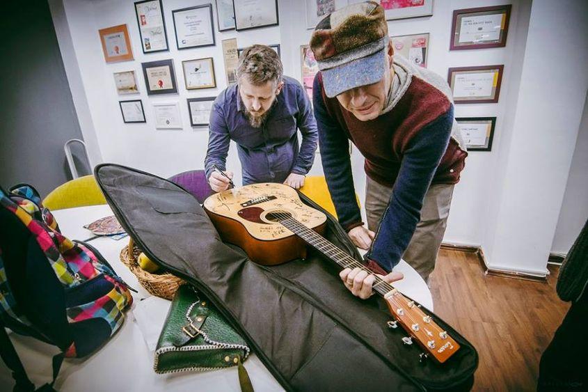 Kovács András și Eugen Nuțescu. Sursa foto: Radio Guerilla