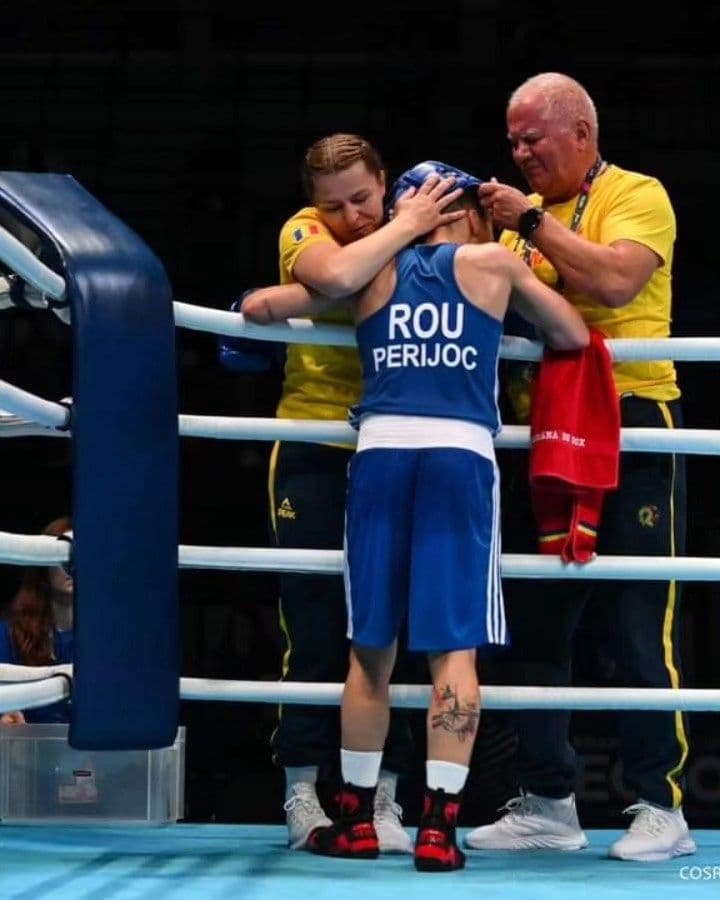 Lăcrămioara Perijoc și antrenorii ei. Foto: COSR