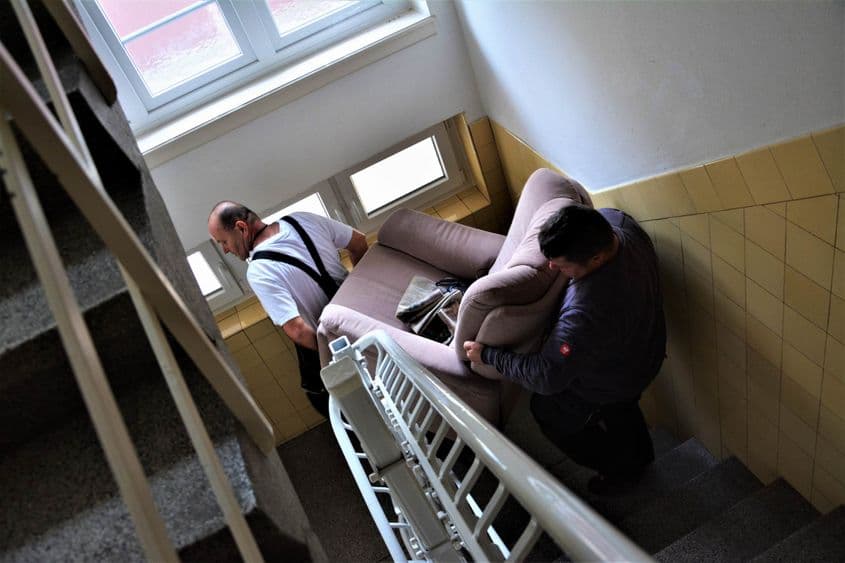 O zgârietură pe o piesă de mobilier poate să coste sute de euro.