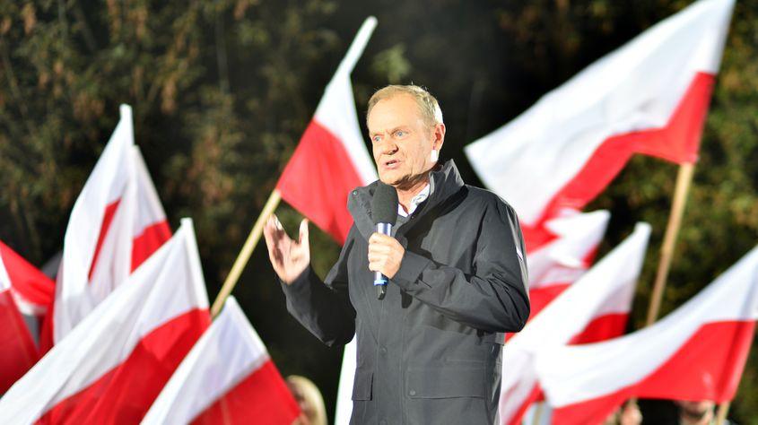Varșovia, Polonia. 9 octombrie 2023. Donald Tusk vorbește la un miting electoral după o dezbatere televizată. | Donald Tusk © GrandWarszawski | Dreamstime.com